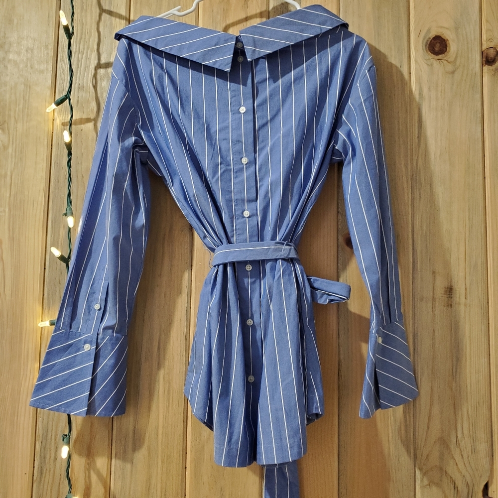Banana Republic 👽 stripped shirt - Picture 2 of 4